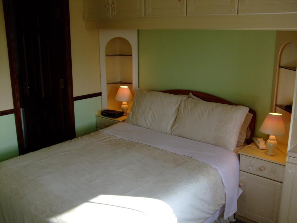Standard Double Room with Shared Bathroom